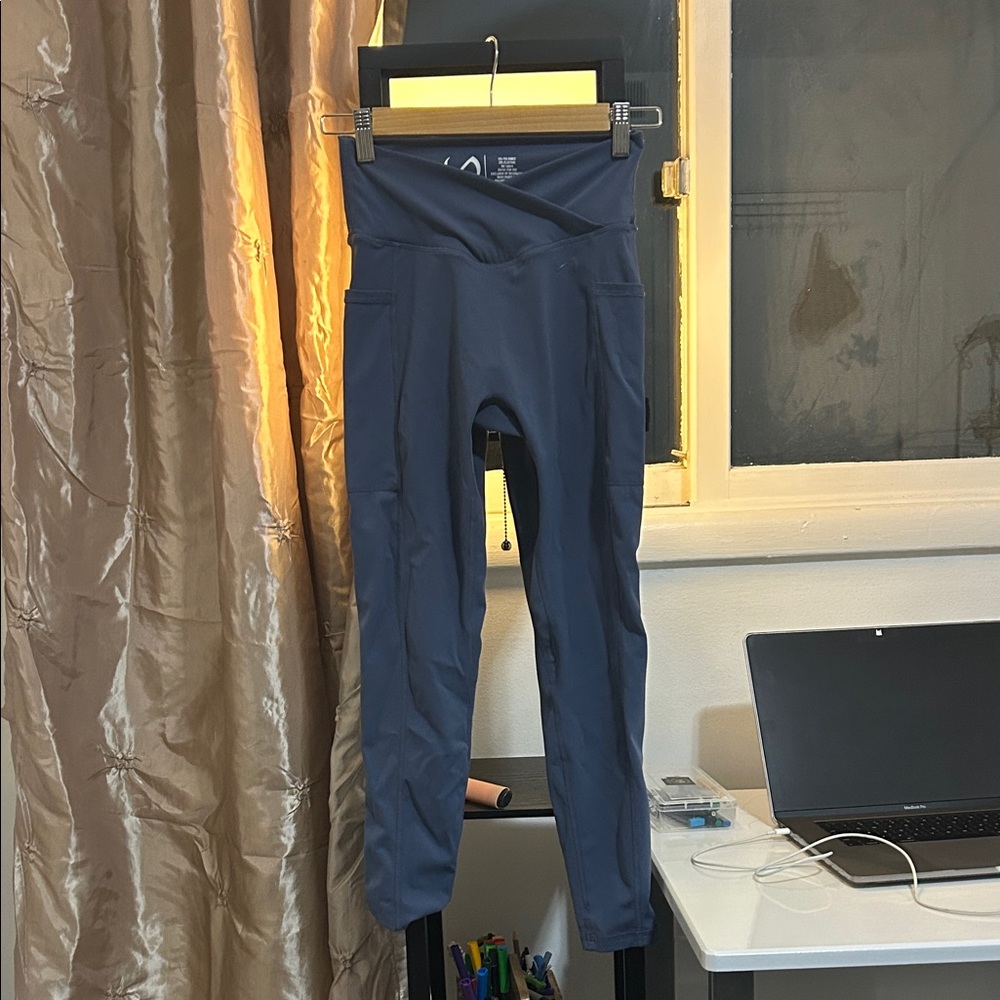 TLF High-Waisted Blue Leggings size Small